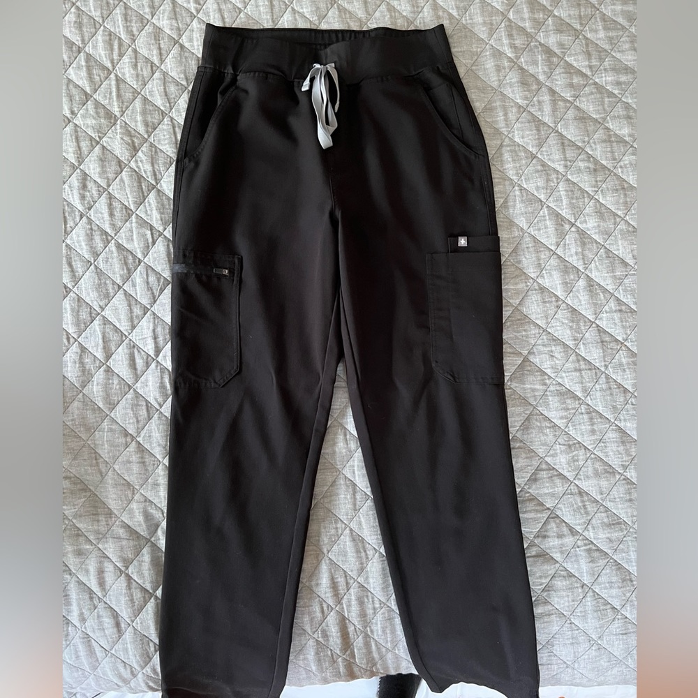 Figs High Waisted Yola™ Skinny Scrub Pants in Black- Size Med